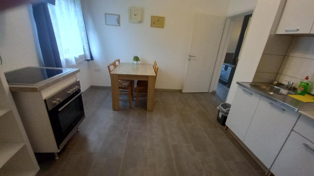 Keti Apartment Plaski Luaran gambar