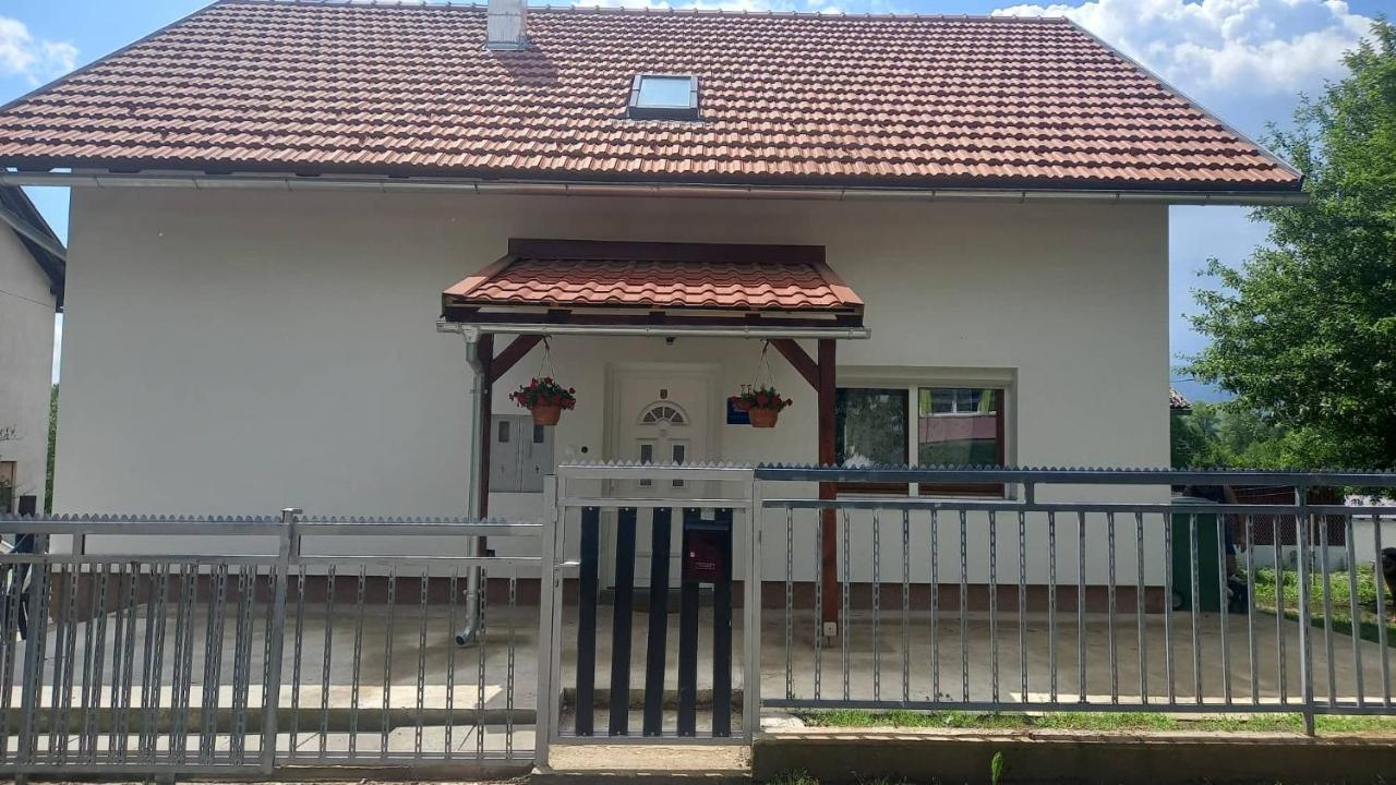 Keti Apartment Plaski Luaran gambar