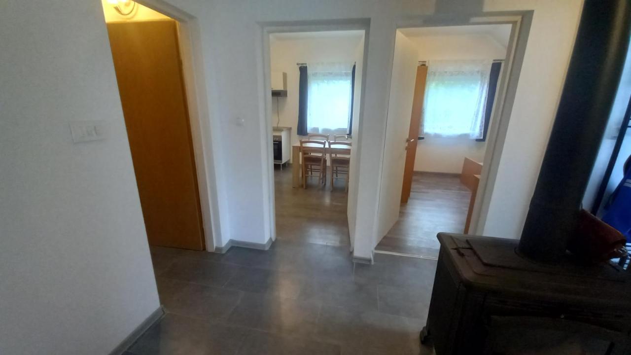 Keti Apartment Plaski Luaran gambar