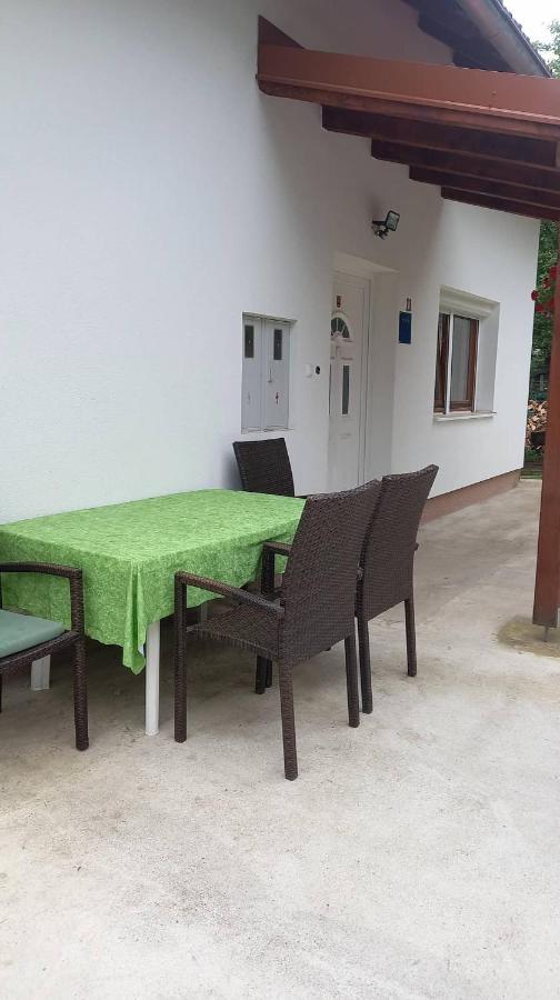 Keti Apartment Plaski Luaran gambar