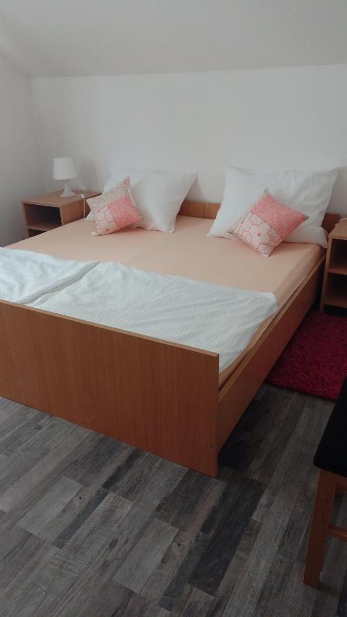 Keti Apartment Plaski Luaran gambar