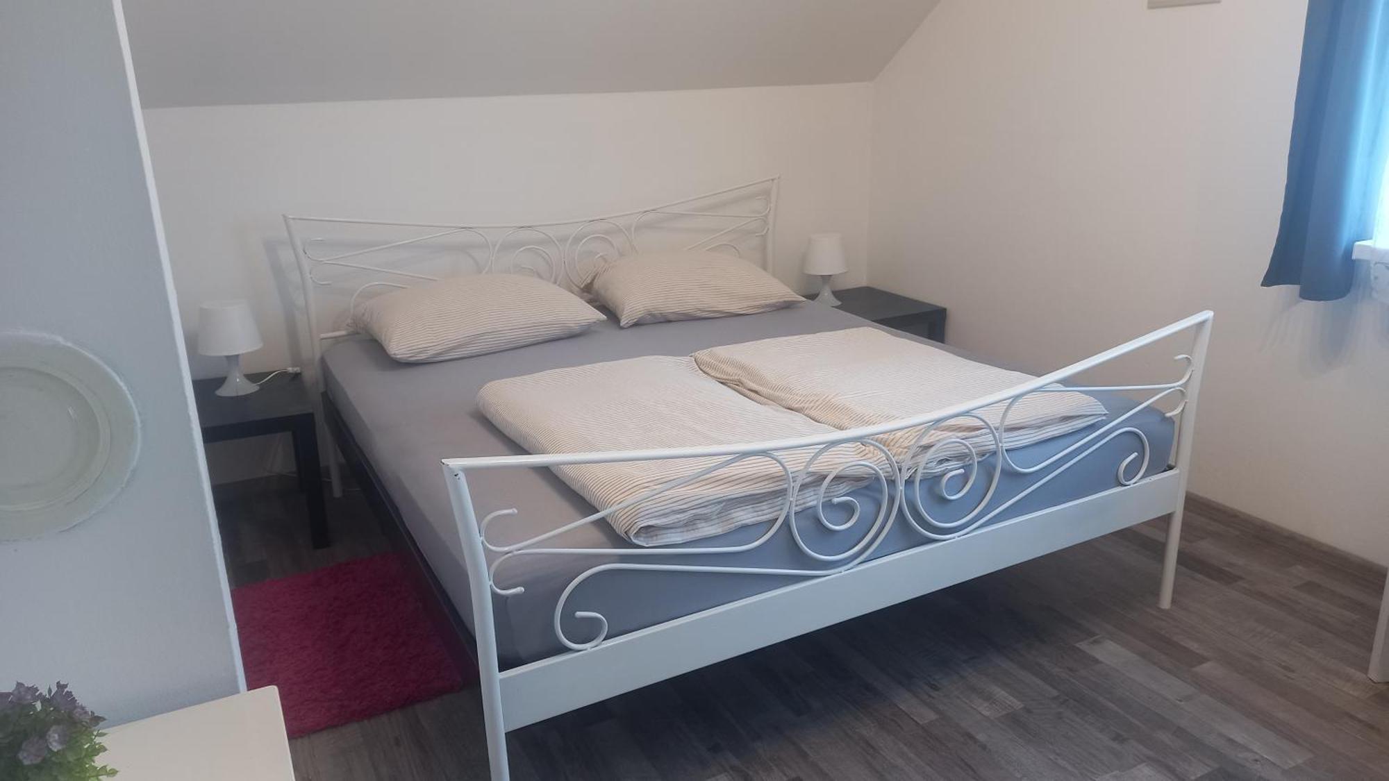 Keti Apartment Plaski Bilik gambar